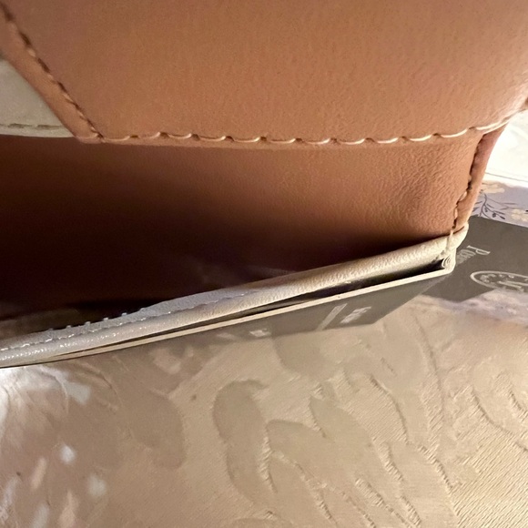 Martha Stewart Passport Holder NWT - Picture 4 of 6